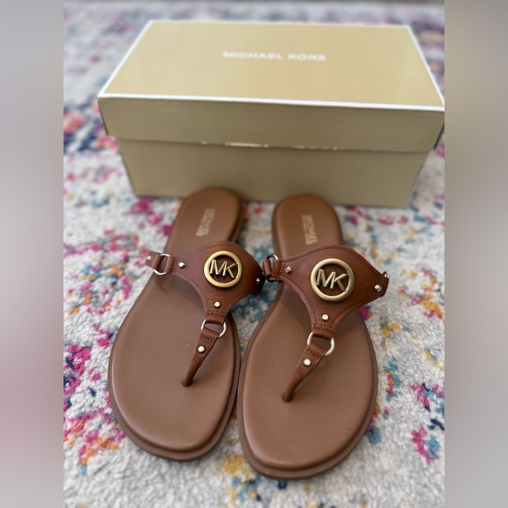 Michael Kors Sandals bought new. Hardly Worn 👀